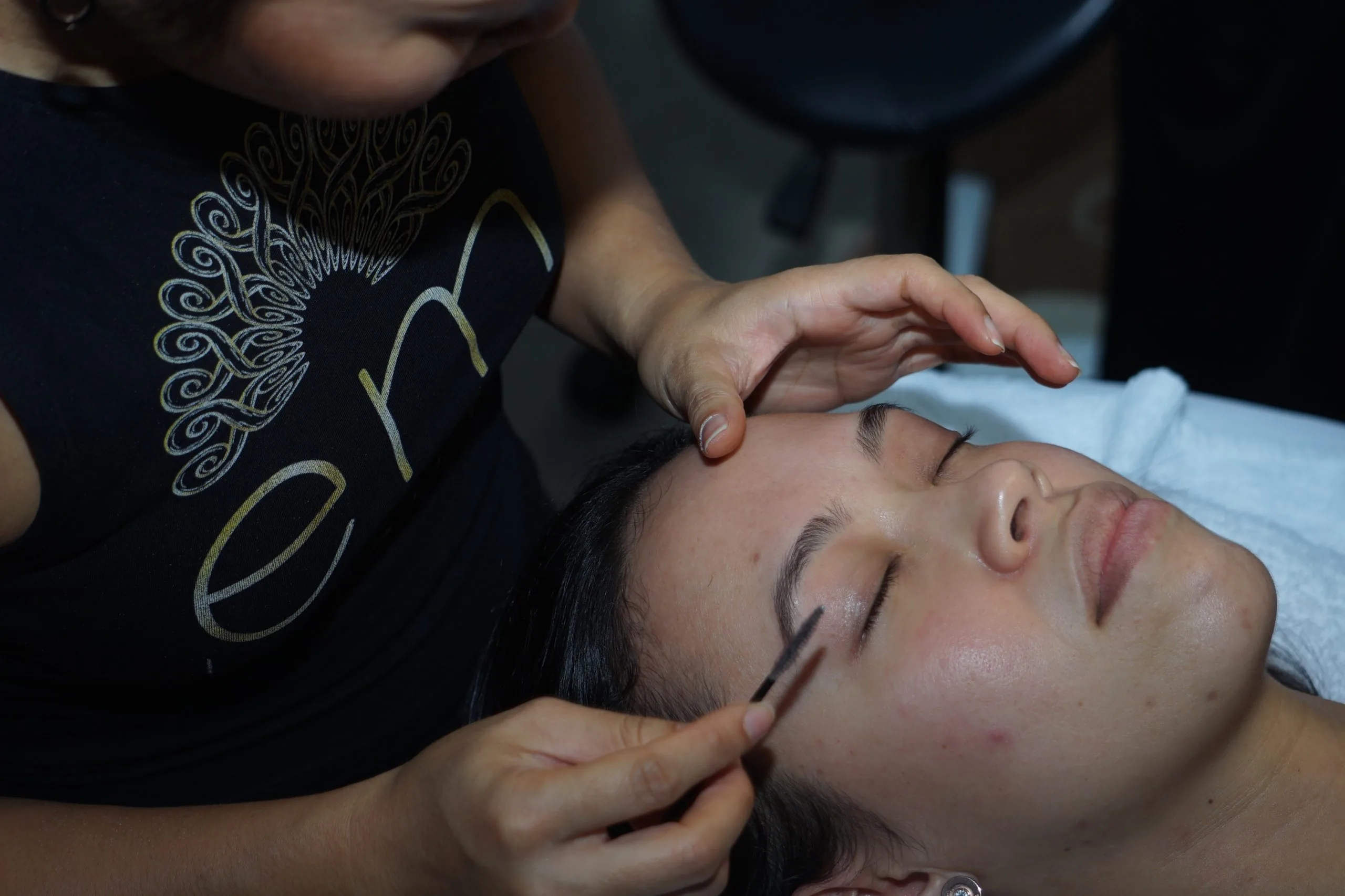 Eyelash extensions being applied at Em Beauté